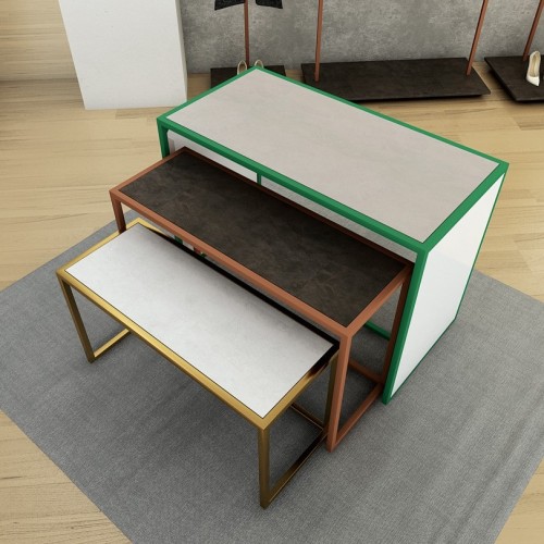 Table d'exposition Retail design 2 pour agencement de magasin, ilot pour magasin, déco vitrine 