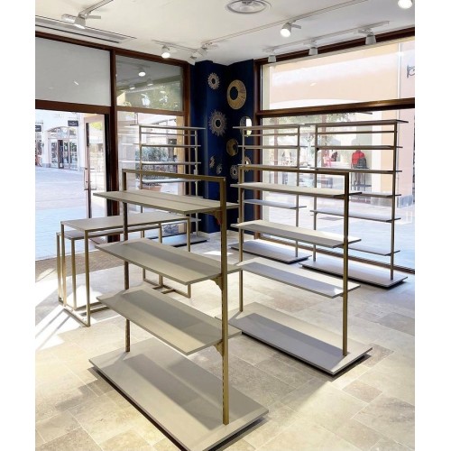 Portant avec crémaillère. Portant évolutif et modulable au design soigné. Mobilier professionnel pour l'agencement de magasin