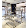 Portant avec crémaillère. Portant évolutif et modulable au design soigné. Mobilier professionnel pour l'agencement de magasin